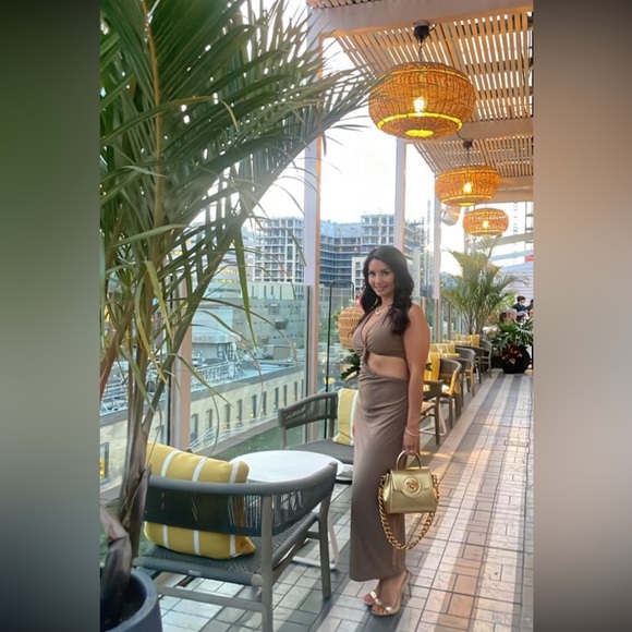 Meet your Posher, Cecilia - Picture 2 of 3